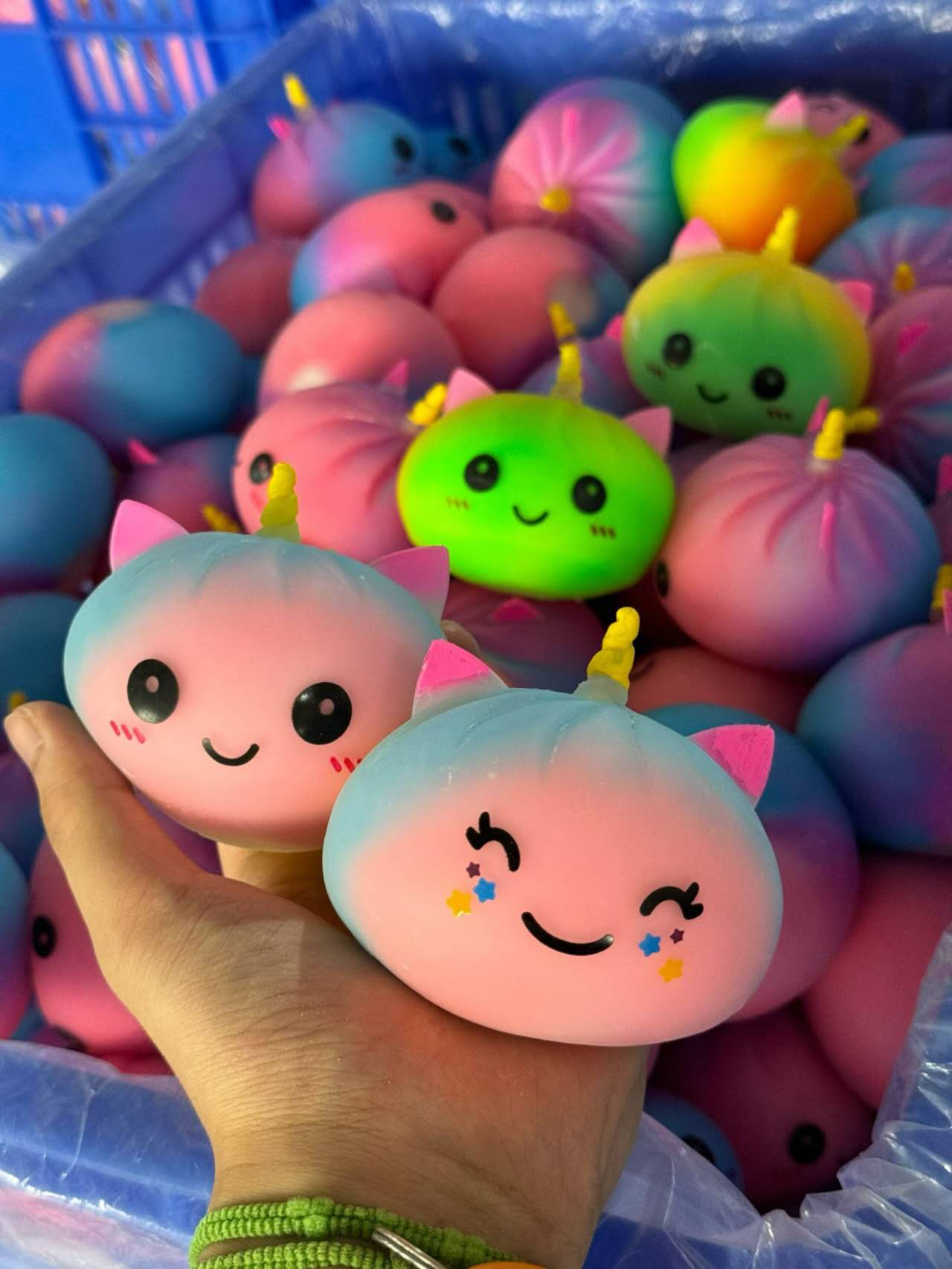 unicorn Bun 12pcs/display，144pcs/case， color changed meet sun